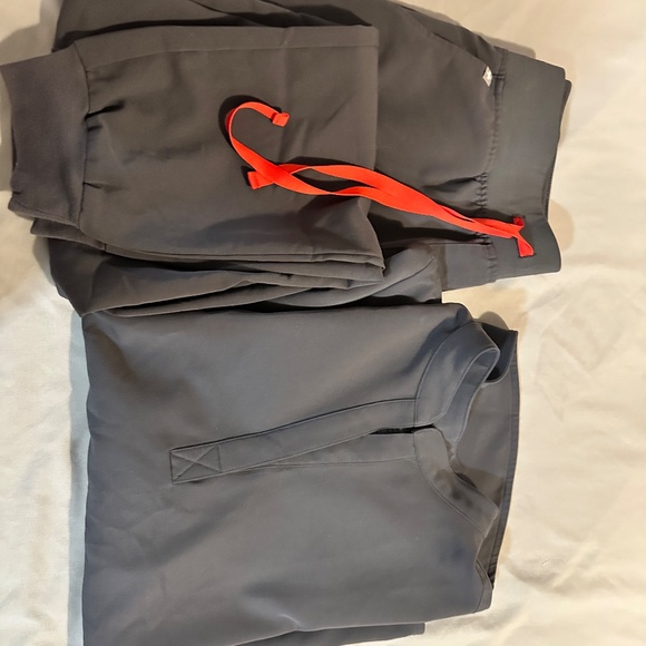 FIGS Charcoal Scrub Set | Rafaela Top + Zamora HW Jogger | Size L | EUC | PO 531 - Picture 8 of 9